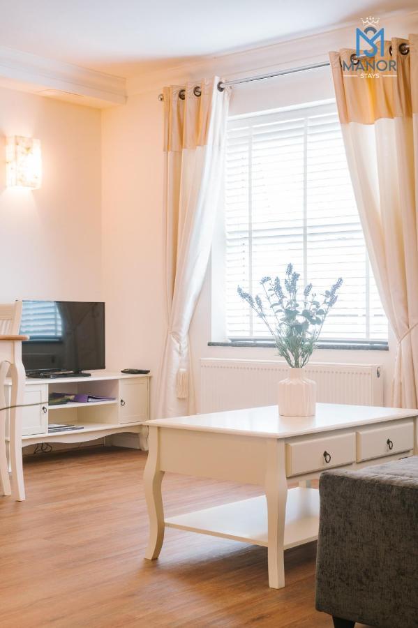 Charming Chic Appartment With 24Hr Parking Нортхамптън Екстериор снимка